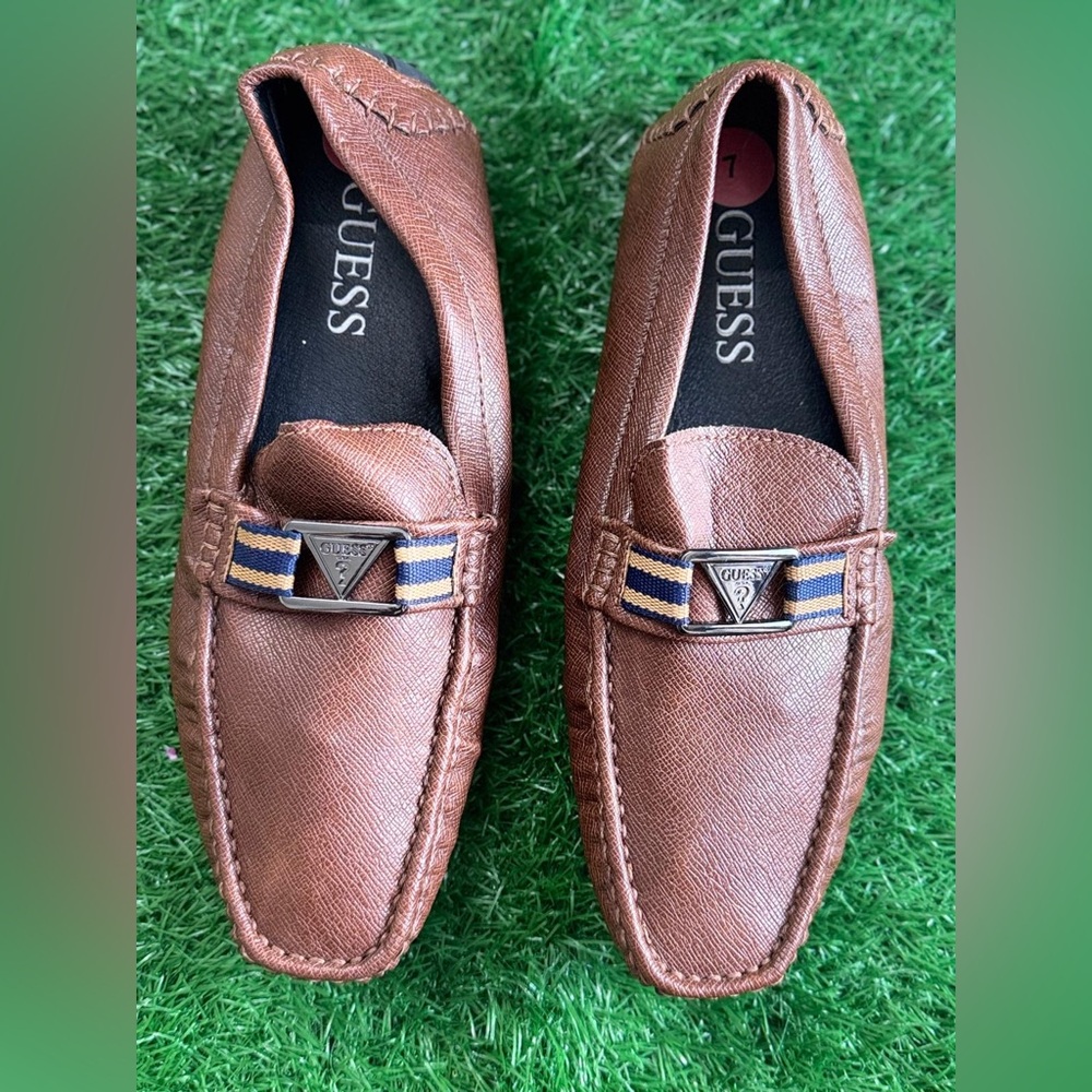 Guesss men’s shoes Size 7‎